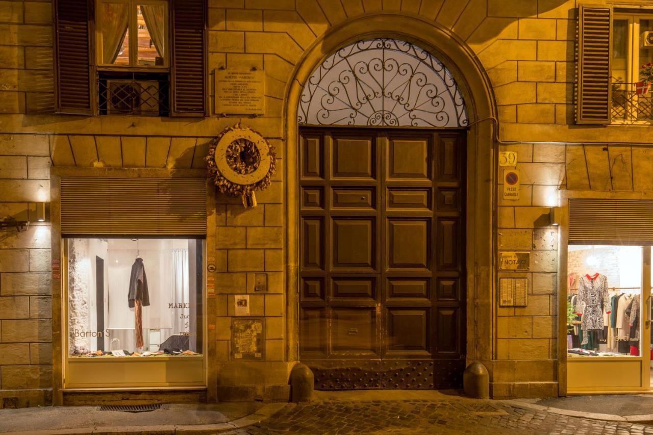 Navona White Apartment, Rome