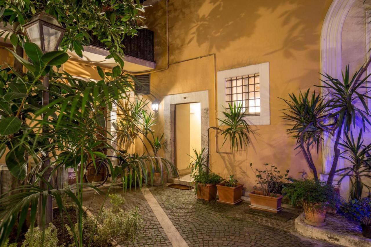 Navona White Apartment — Photos 1